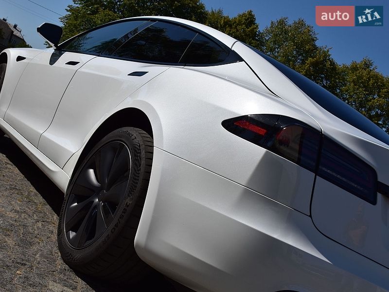 Лифтбек Tesla Model S 2023 в Дрогобыче