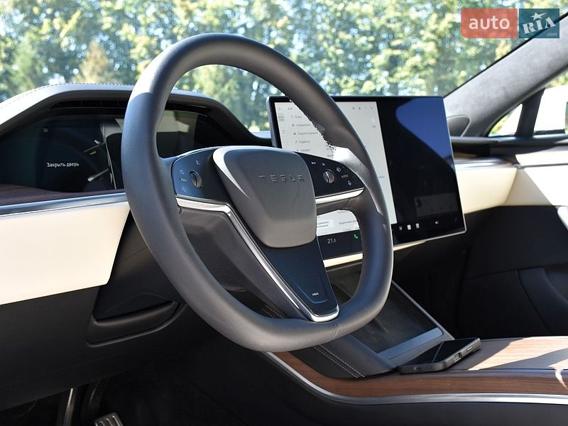 Лифтбек Tesla Model S 2023 в Дрогобыче
