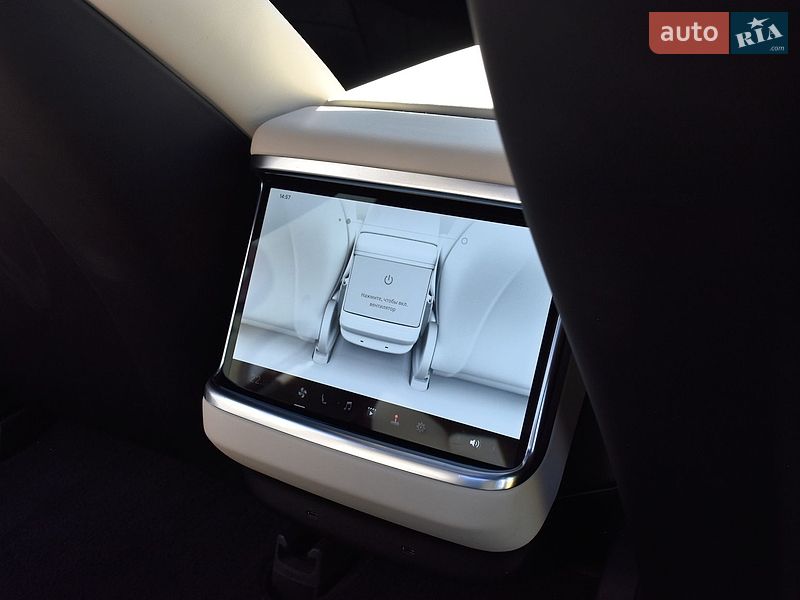 Лифтбек Tesla Model S 2023 в Дрогобыче