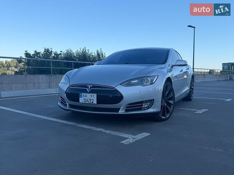 Tesla Model S 2015