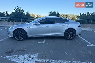 Ліфтбек Tesla Model S 2015 в Києві
