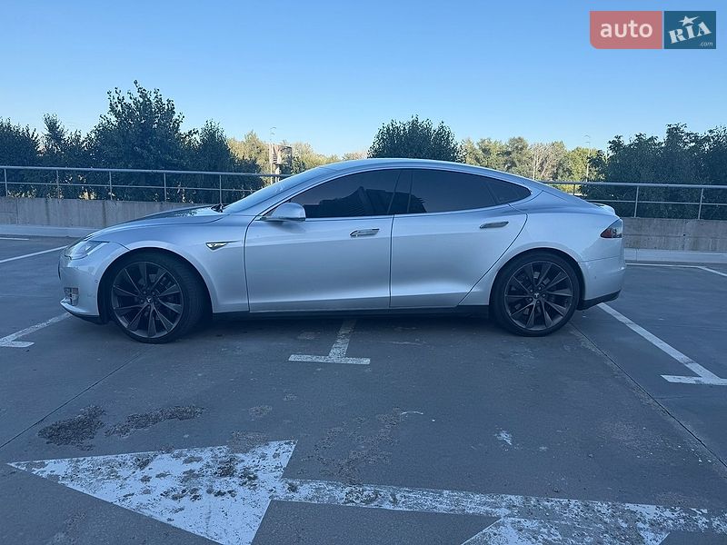 Ліфтбек Tesla Model S 2015 в Києві