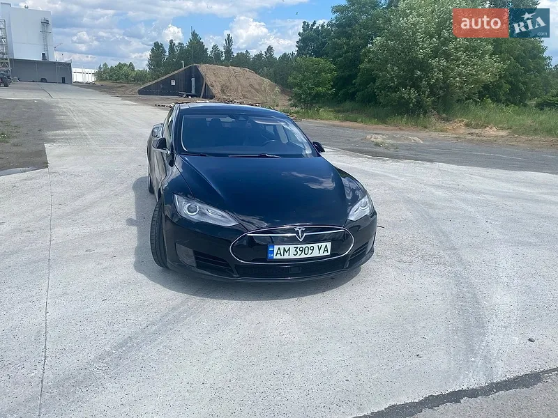 Tesla Model S 2015