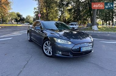 Лифтбек Tesla Model S 2015 в Виннице