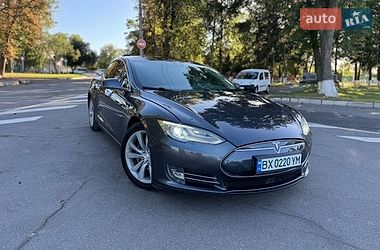 Лифтбек Tesla Model S 2015 в Виннице