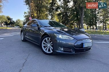 Лифтбек Tesla Model S 2015 в Виннице