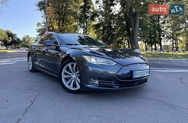 Лифтбек Tesla Model S 2015 в Виннице