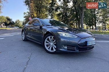 Лифтбек Tesla Model S 2015 в Виннице
