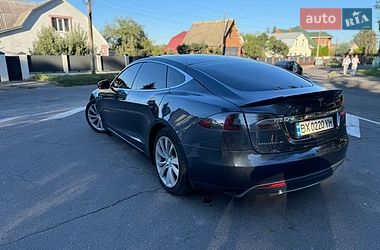 Лифтбек Tesla Model S 2015 в Виннице