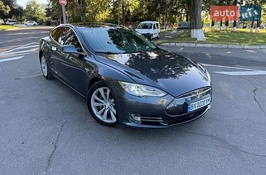 Лифтбек Tesla Model S 2015 в Виннице