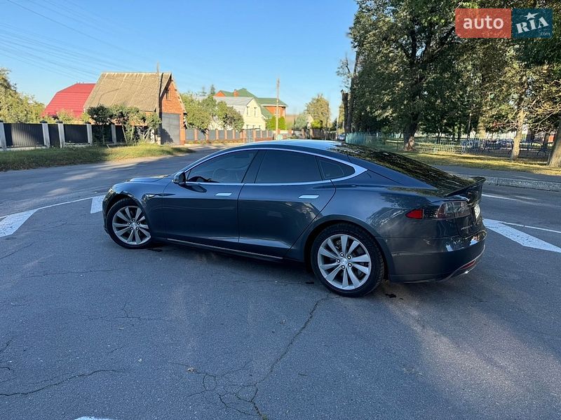 Лифтбек Tesla Model S 2015 в Виннице