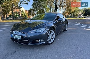 Лифтбек Tesla Model S 2015 в Виннице