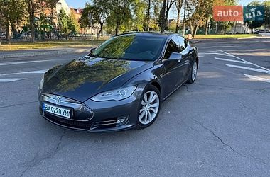Лифтбек Tesla Model S 2015 в Виннице