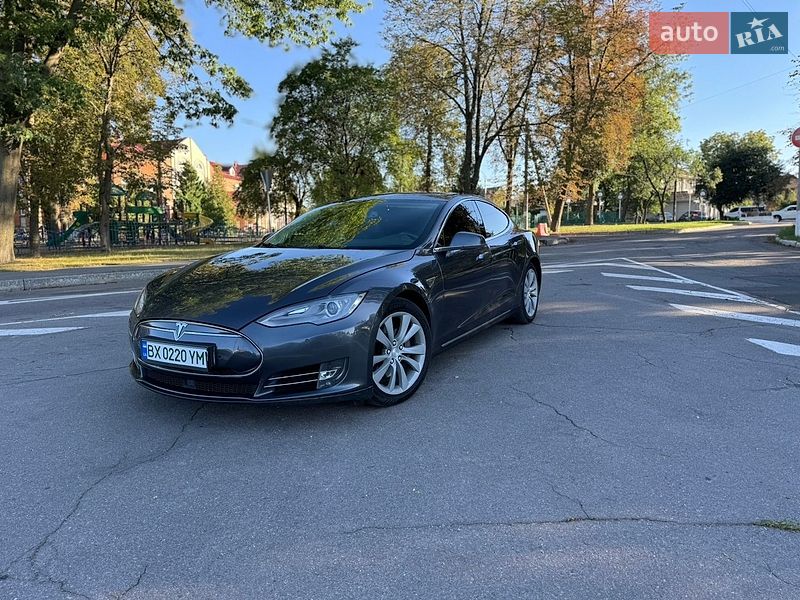 Лифтбек Tesla Model S 2015 в Виннице