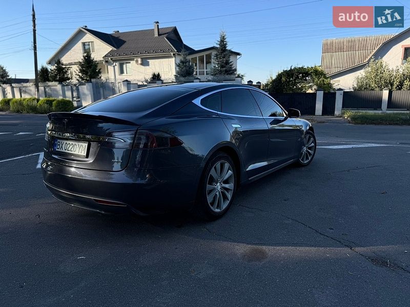 Лифтбек Tesla Model S 2015 в Виннице