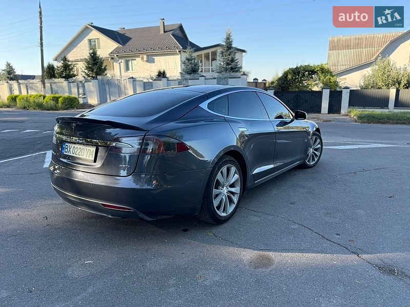 Лифтбек Tesla Model S 2015 в Виннице