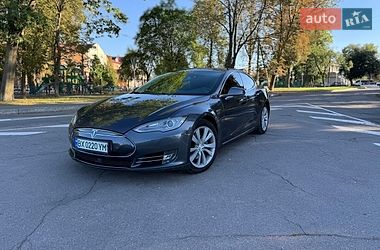 Лифтбек Tesla Model S 2015 в Виннице