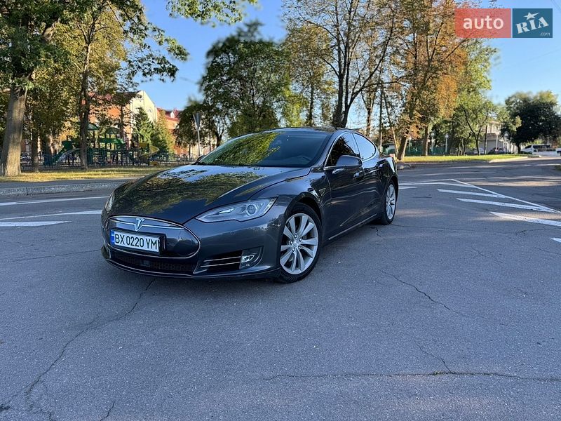 Лифтбек Tesla Model S 2015 в Виннице