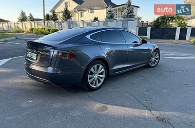 Лифтбек Tesla Model S 2015 в Виннице