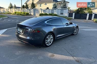 Лифтбек Tesla Model S 2015 в Виннице