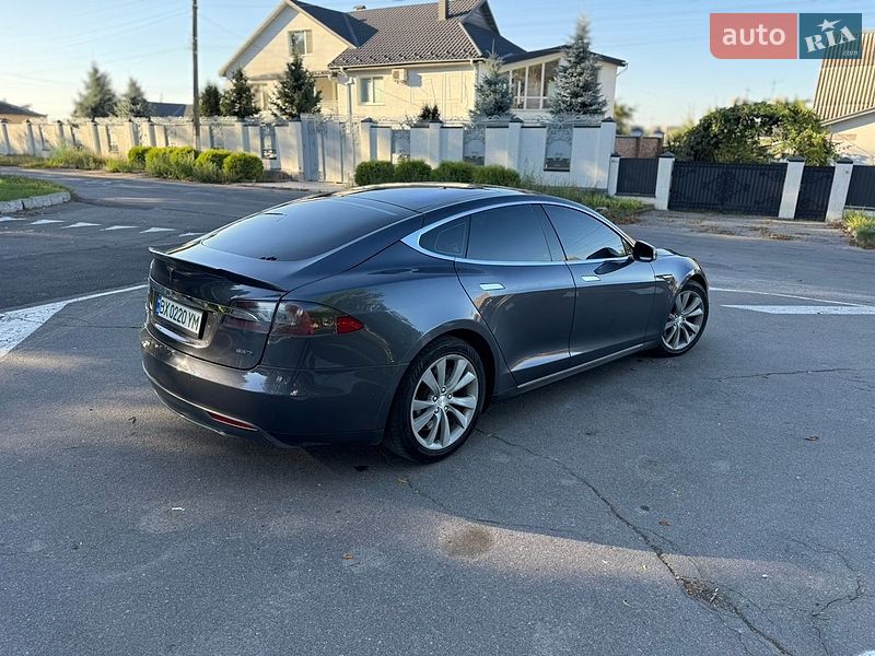 Лифтбек Tesla Model S 2015 в Виннице