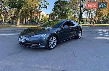 Лифтбек Tesla Model S 2015 в Виннице
