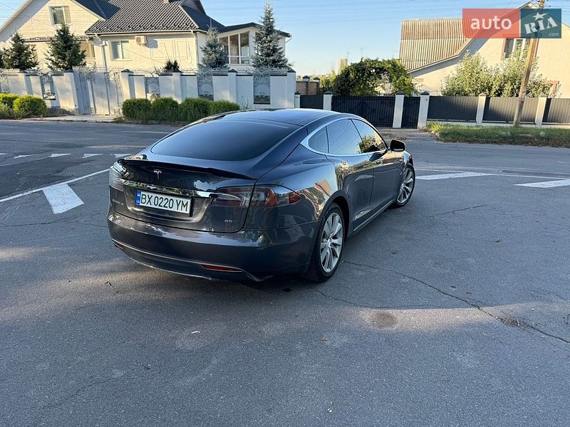 Лифтбек Tesla Model S 2015 в Виннице