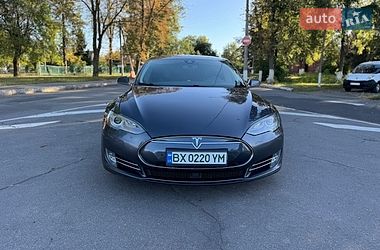 Лифтбек Tesla Model S 2015 в Виннице