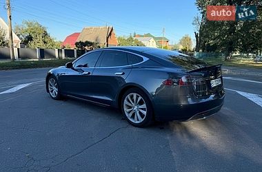 Лифтбек Tesla Model S 2015 в Виннице