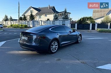 Лифтбек Tesla Model S 2015 в Виннице
