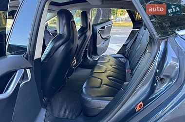 Лифтбек Tesla Model S 2015 в Виннице