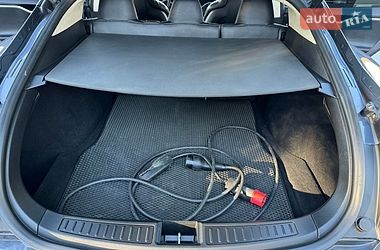 Лифтбек Tesla Model S 2015 в Виннице