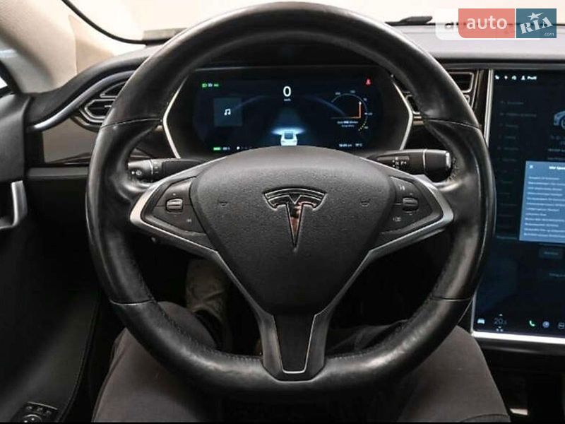 Ліфтбек Tesla Model S 2015 в Рівному фото 44 Ліфтбек Tesla Model S 2015 в Рівному