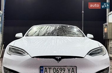 Ліфтбек Tesla Model S 2016 в Львові