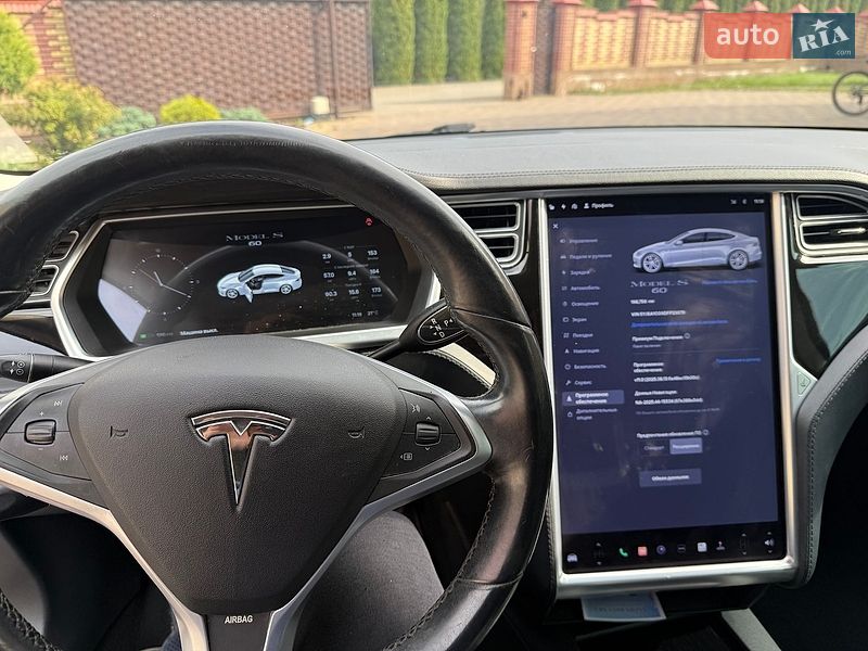 Ліфтбек Tesla Model S 2013 в Дубні