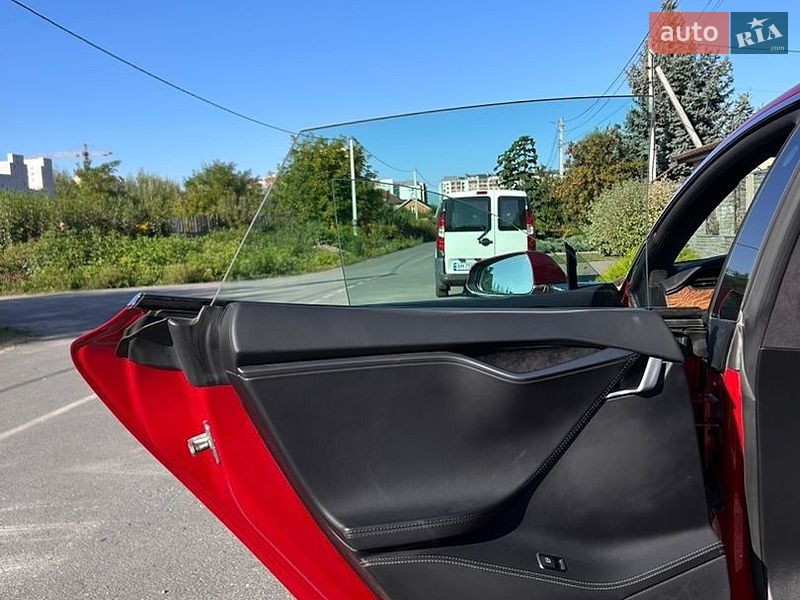Лифтбек Tesla Model S 2018 в Житомире