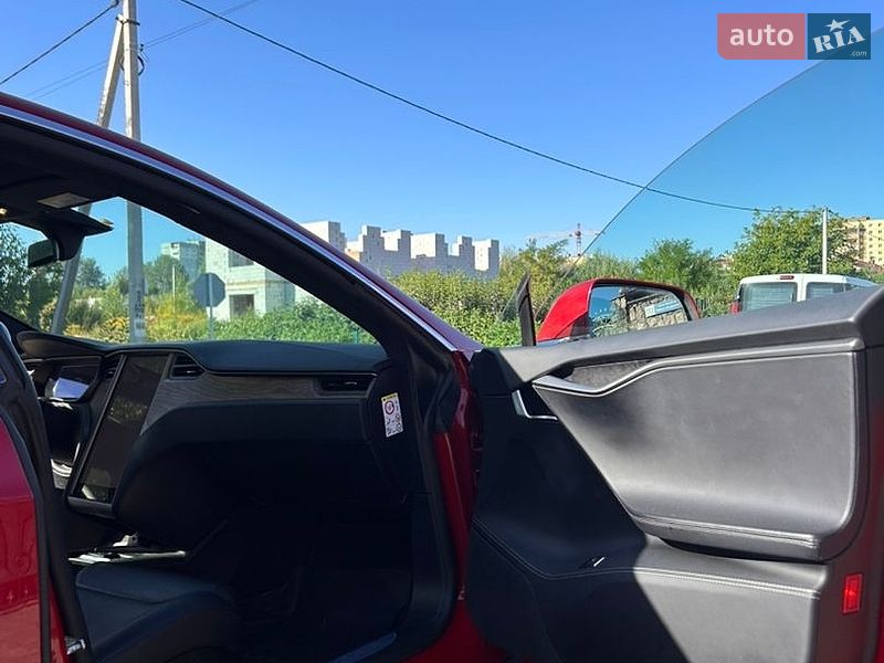 Лифтбек Tesla Model S 2018 в Житомире