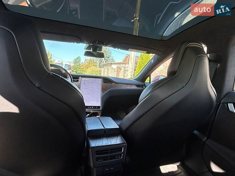 Лифтбек Tesla Model S 2018 в Житомире