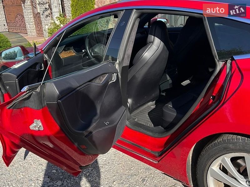 Лифтбек Tesla Model S 2018 в Житомире