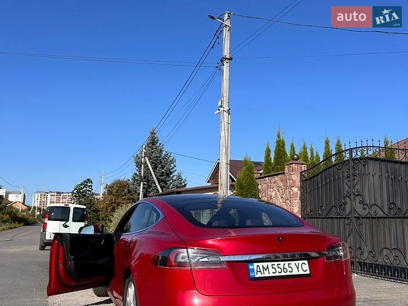 Лифтбек Tesla Model S 2018 в Житомире