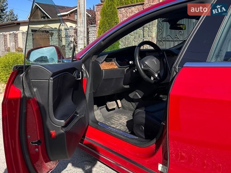 Лифтбек Tesla Model S 2018 в Житомире