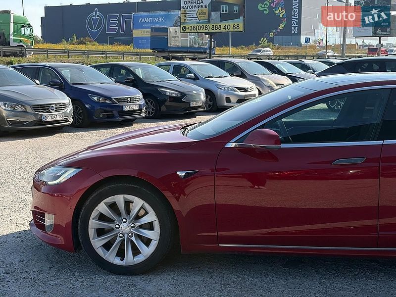 Лифтбек Tesla Model S 2018 в Львове