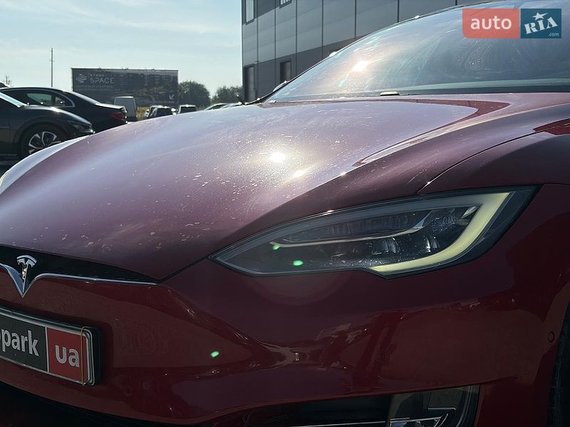 Лифтбек Tesla Model S 2018 в Львове