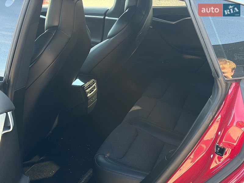 Лифтбек Tesla Model S 2018 в Львове