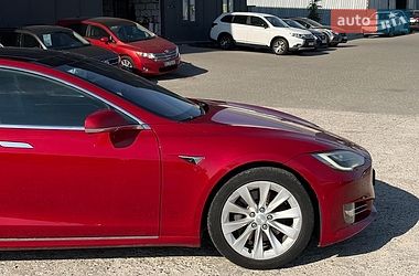 Лифтбек Tesla Model S 2018 в Львове