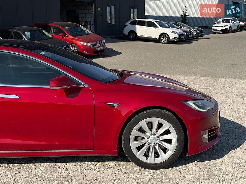 Лифтбек Tesla Model S 2018 в Львове