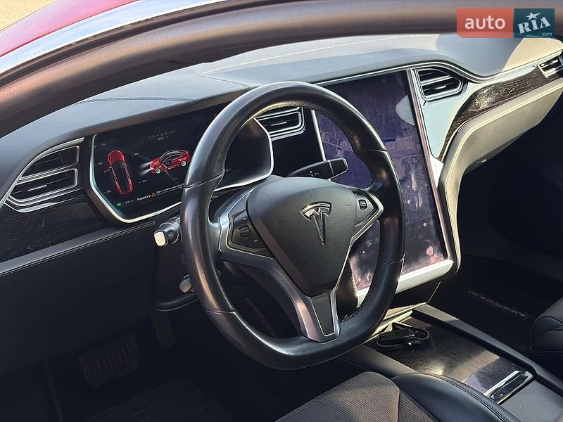 Лифтбек Tesla Model S 2018 в Львове