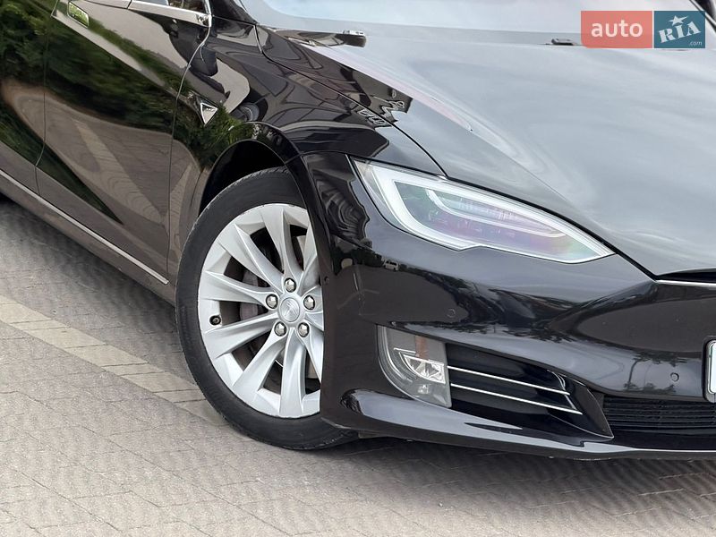 Лифтбек Tesla Model S 2017 в Стрые