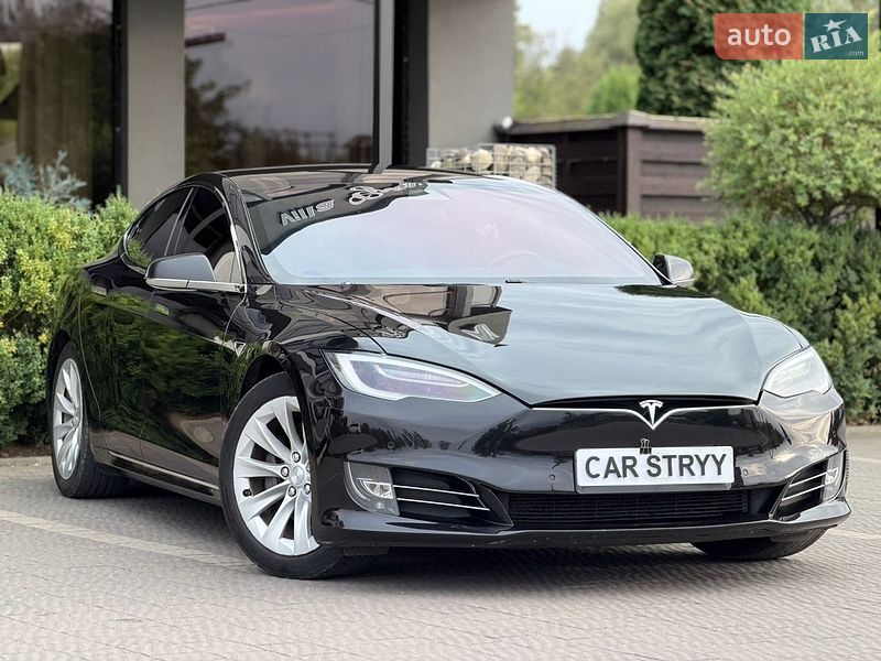 Лифтбек Tesla Model S 2017 в Стрые