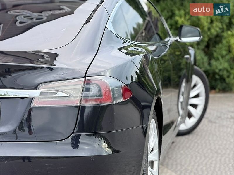 Лифтбек Tesla Model S 2017 в Стрые